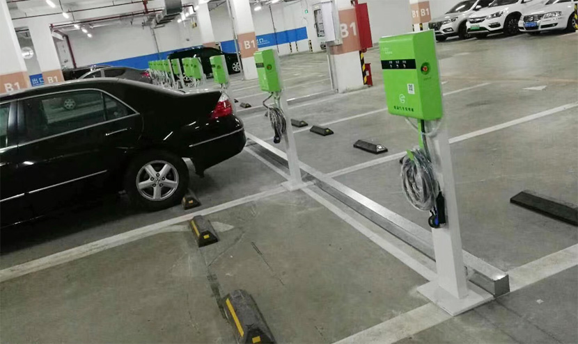 Automobile charging station